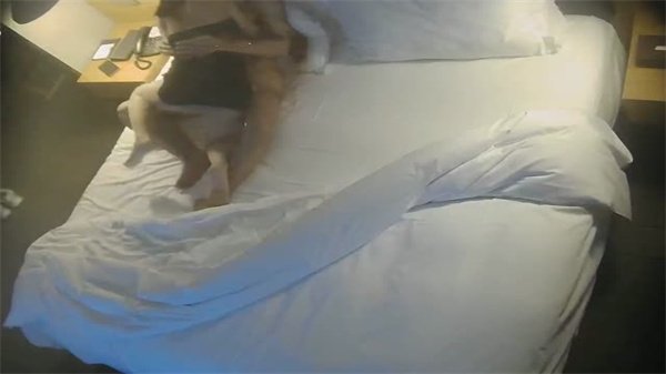 小情侣酒店偷情，嫩妹骑乘弹跳坐屌浪叫不断