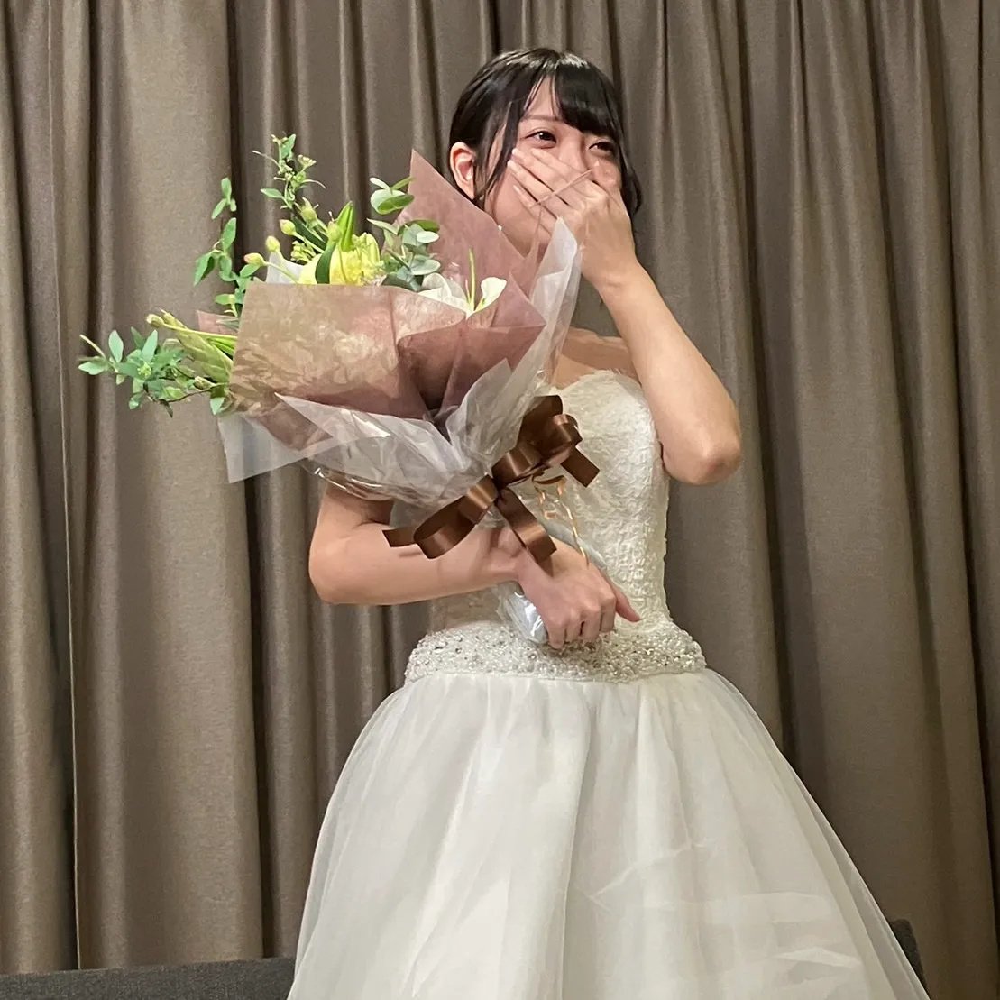 [终于开始贩卖]惠理佳泪下的毕业婚礼！在粉丝感谢祭的个人摄影会上挑战奖励！附有写真集的先行销售版！-cd3